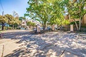 Building Photo - 5550 Spring Valley Rd