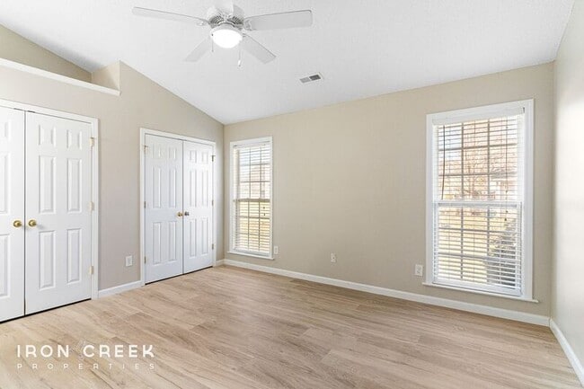 Building Photo - 89 Running Briar Rd