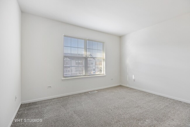 Building Photo - 431 Chopin Ct