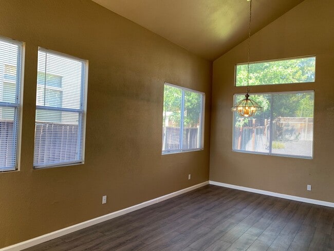 Building Photo - Fantastic Antioch Home!