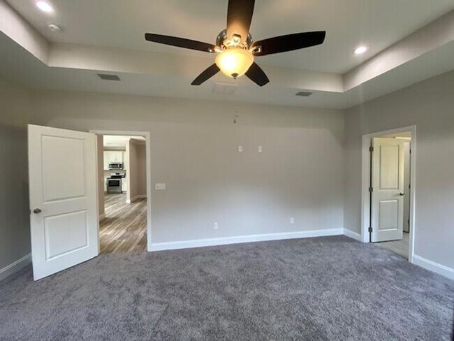Building Photo - Spacious 3 Bedroom Home in Mary Esther!