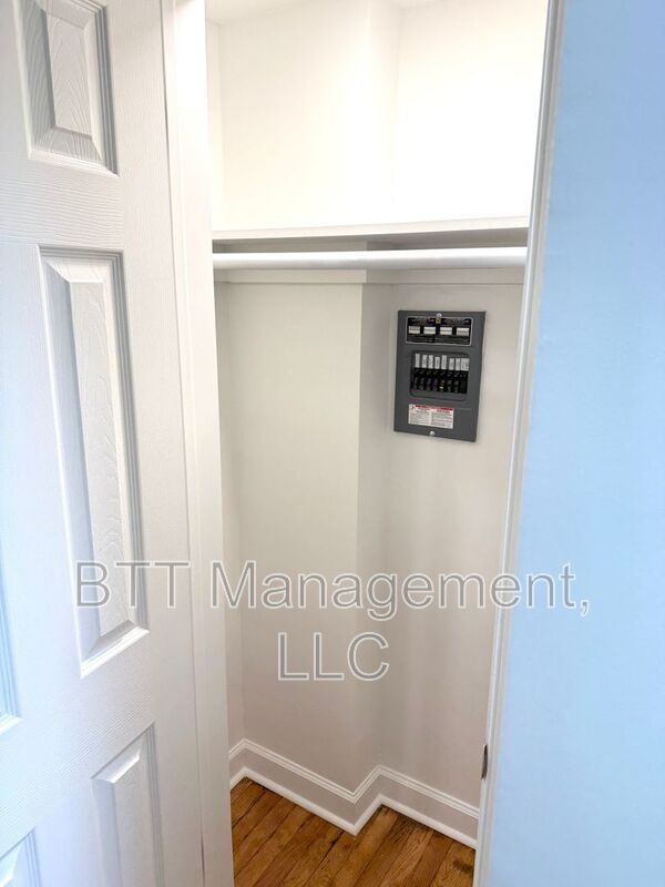 Building Photo - 8800 Plymouth St