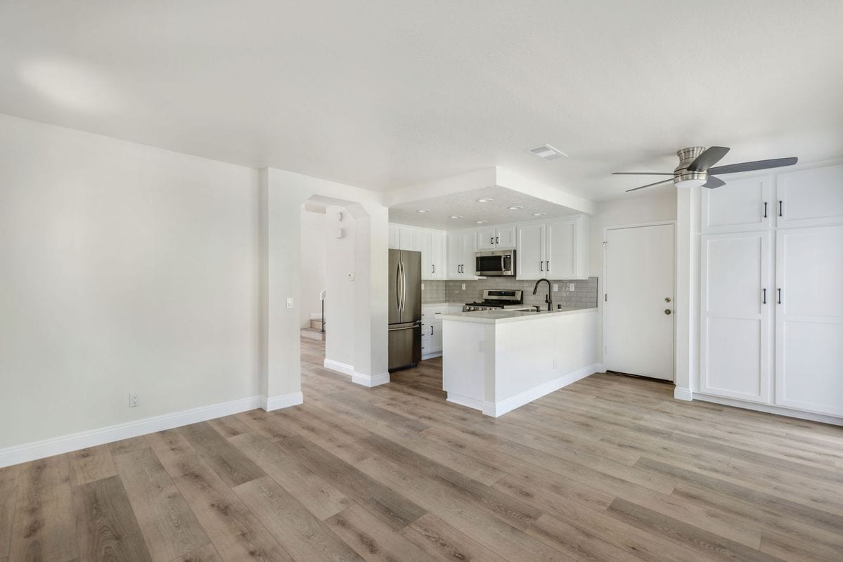 Building Photo - 24351 Kings View