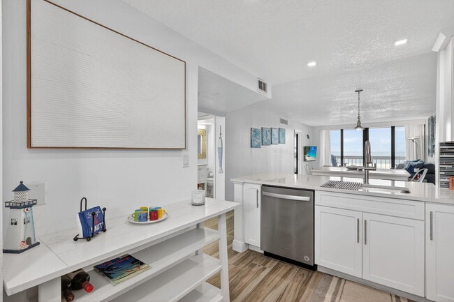 Building Photo - 9940 S Ocean Dr