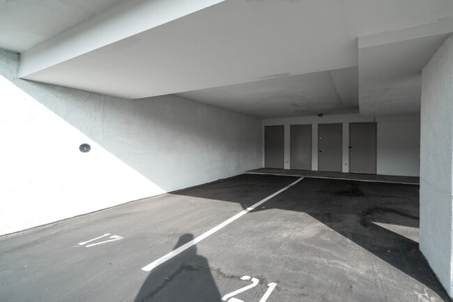 Building Photo - 1124 Eureka St