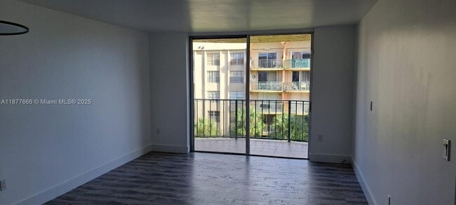 Primary Photo - 9320 Fontainebleau Blvd