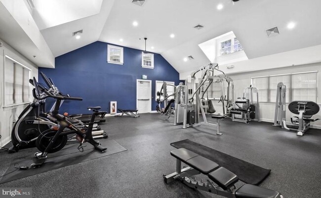 Building Photo - 1101 Primrose Ct