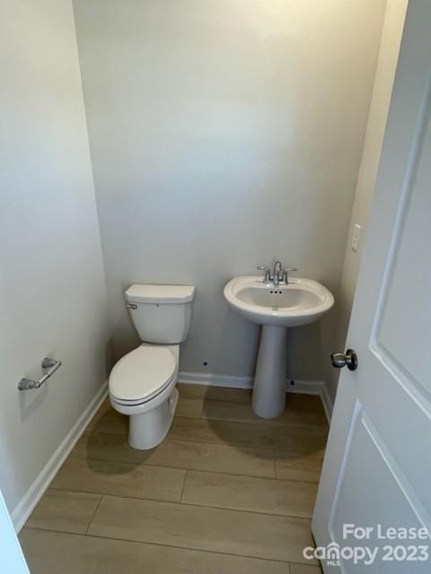 Building Photo - Newer town home available end of December!