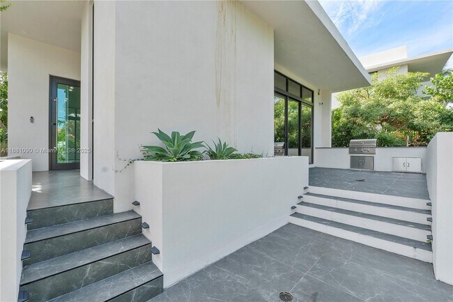 Building Photo - 4364 Alton Rd