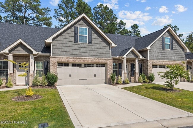 Building Photo - 127 Lark Dr