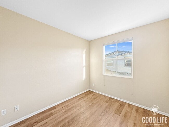 Building Photo - Modern 3-Story Townhome in Bay Park – 3BR/3.5BA with Pool, Balcony & In-Unit Laundry