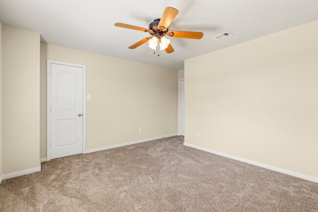 Building Photo - 6131 Carpenters Cove Ln