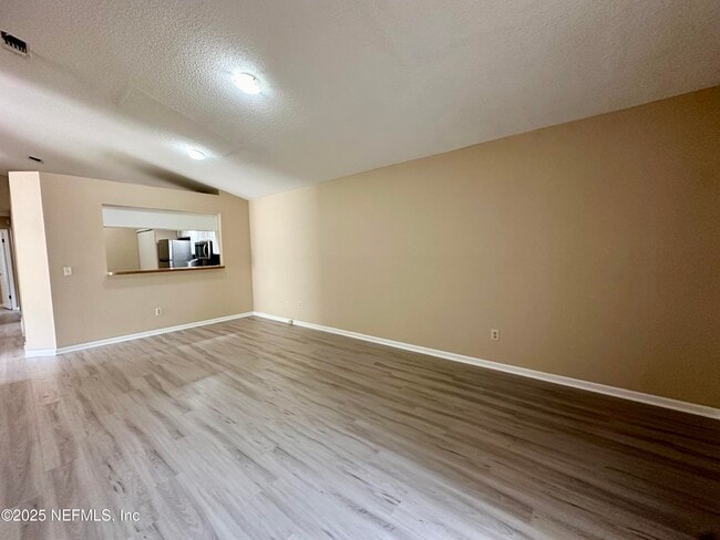 Building Photo - 8828 Townsquare Dr S