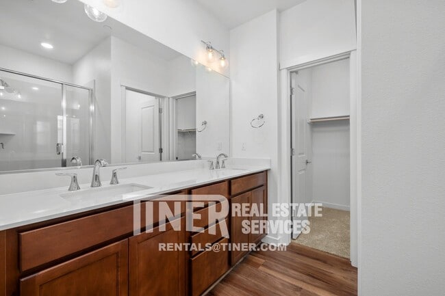 Building Photo - 220 Cinema St