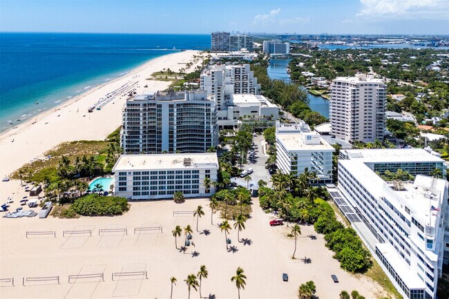 Building Photo - 3000 Holiday Dr