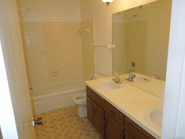 Building Photo - 2169 Edinburgh Dr