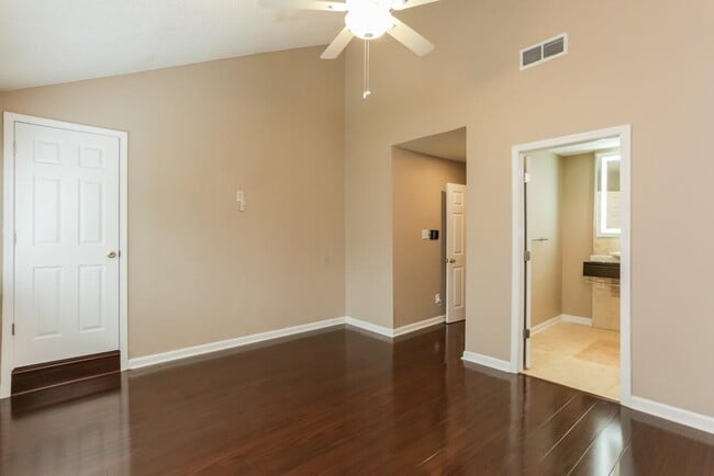 Building Photo - 3087 Balearic Dr SE