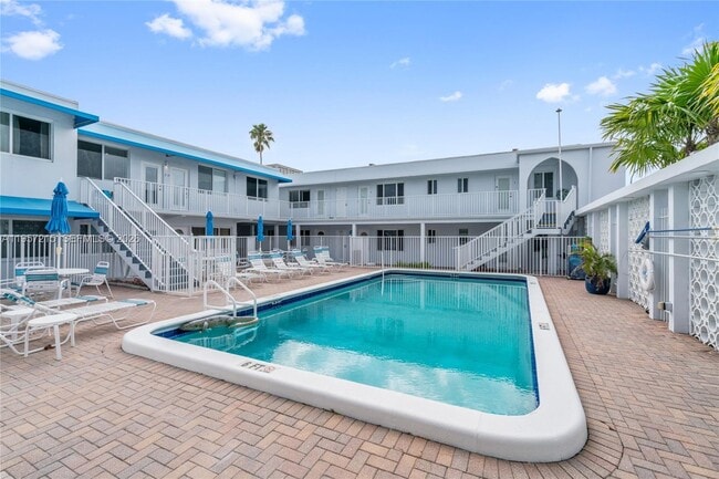 Building Photo - 4228 N Ocean Dr