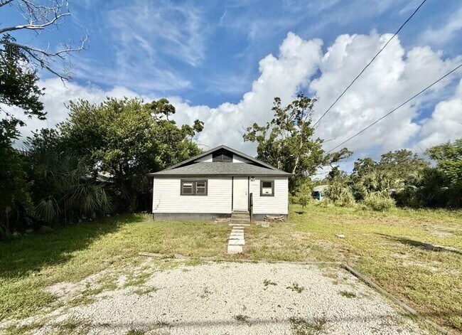 Building Photo - 1426 40th St S