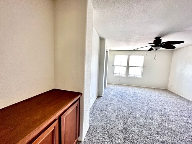 Building Photo - 4 bedroom home. New Carpet!