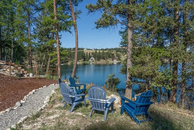 Building Photo - 402 N Foys Lake Dr