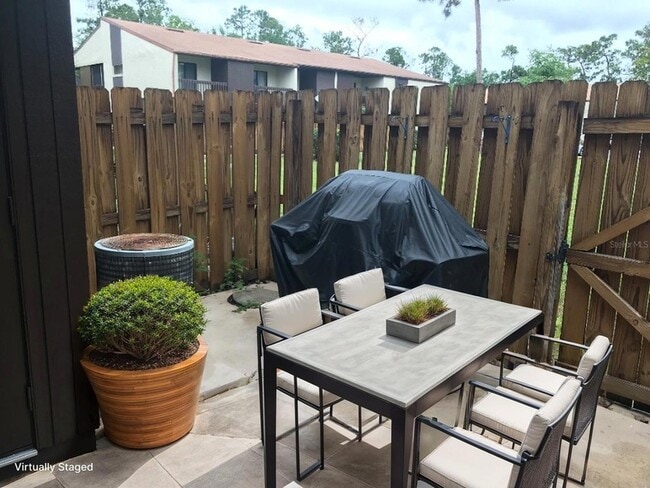 Building Photo - 2649 Surrey Ct