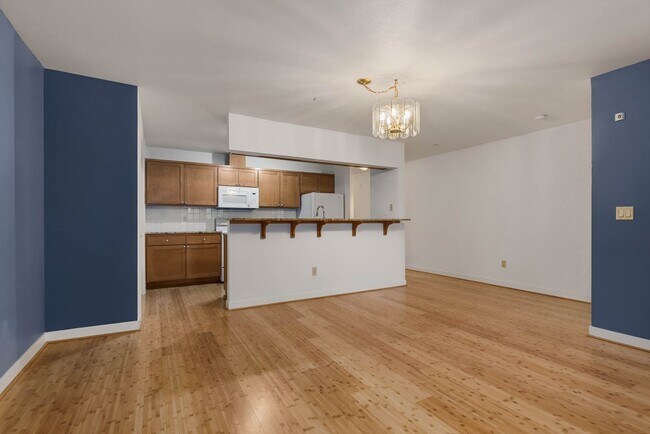 Building Photo - 701 1st Ave N