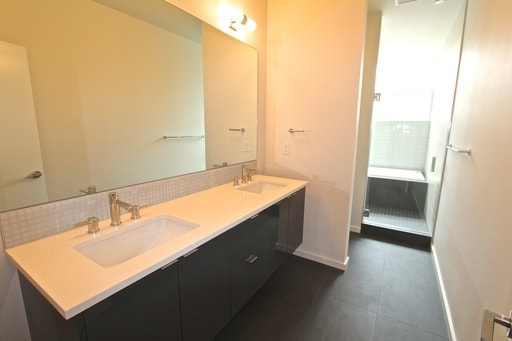Building Photo - Open House Saturday! Stunning Modern Crown Hill Townhouse!