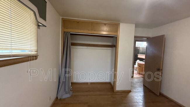 Building Photo - 8520 W Arden Pl