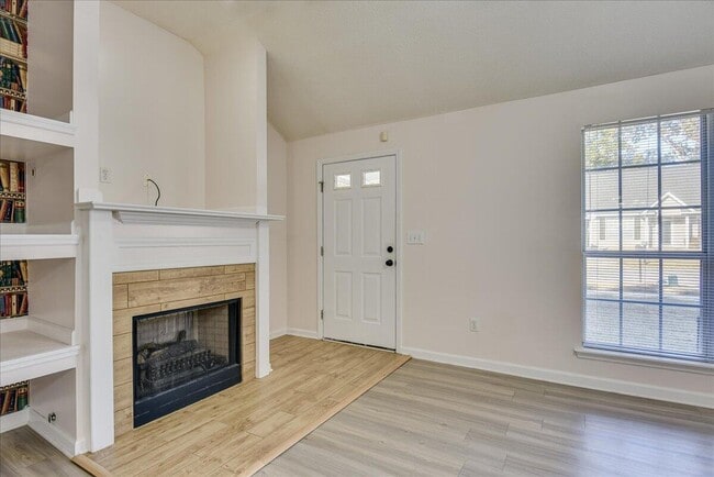 Building Photo - 146 Spring Oak Ln