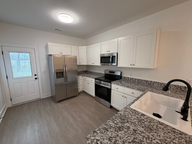 Building Photo - New Build 3 Bed 2.5 Bath Townhome in Shelbyville with a Move in Special