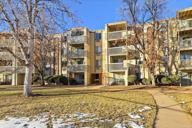 Building Photo - 1 Bedroom, 1 bath, 3rd floor Apartment