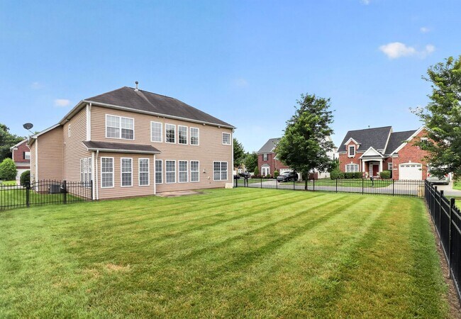 Building Photo - Beautiful Four Bedroom Home in the Berewick Subdivision!