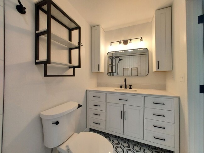 Building Photo - Charming and One of a Kind Three Bedroom