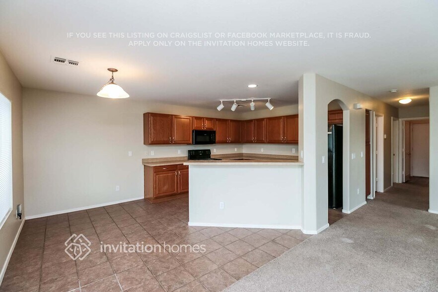 Building Photo - 22388 W La Vista Cir