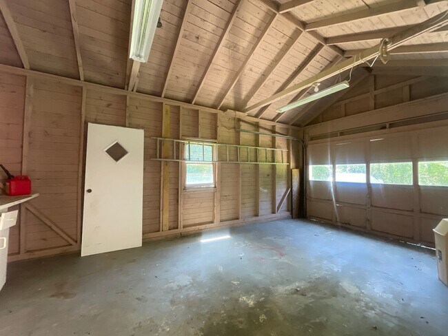 Building Photo - 2 Bedroom / 1 Bath Brick Home Jonesborough...