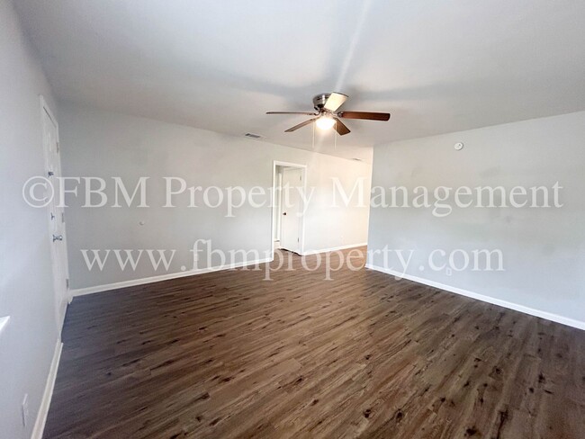 Building Photo - 330 W College St
