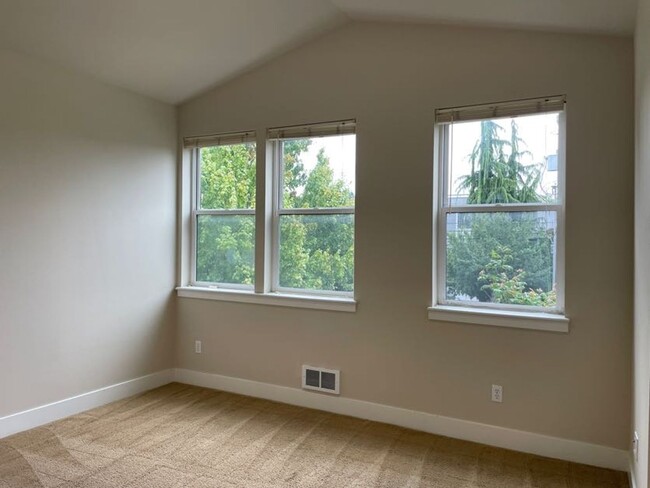 Building Photo - Light and Bright Greenwood Townhouse