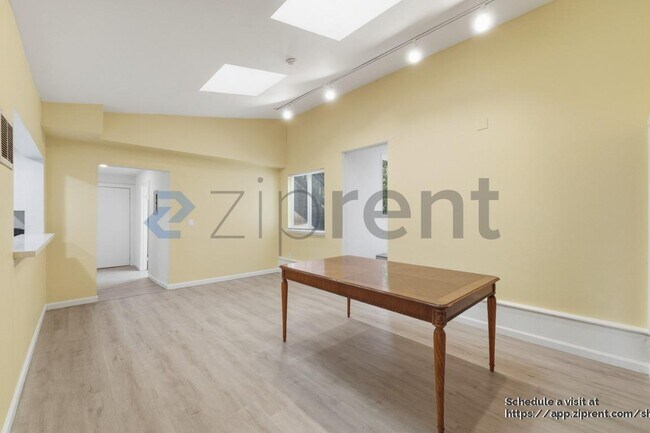 Building Photo - 1967 Solano Way