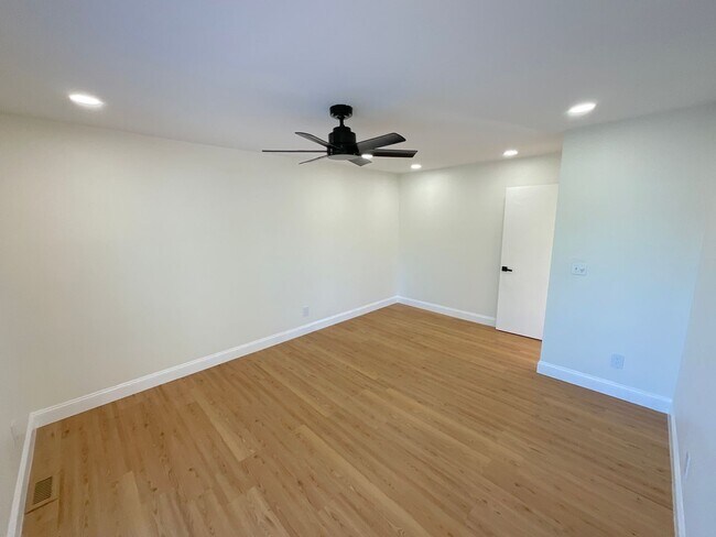 Building Photo - 4 Bedroom Home Available Near E Cheyenne M...