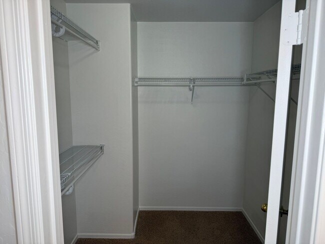Building Photo - 5992 E Vega Ct