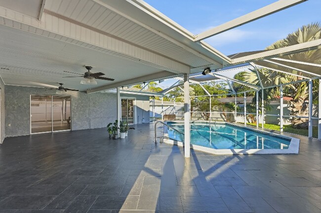 Building Photo - 725 Patricia Ave