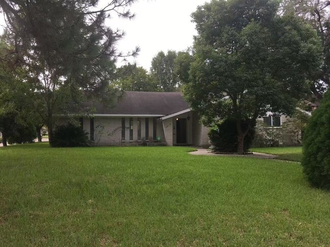 Building Photo - 9218 Greenwillow Dr