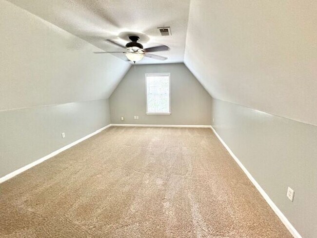Building Photo - Fantastic Home In A Great Location! Spacio...
