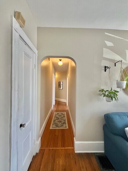 Building Photo - 105 Day St