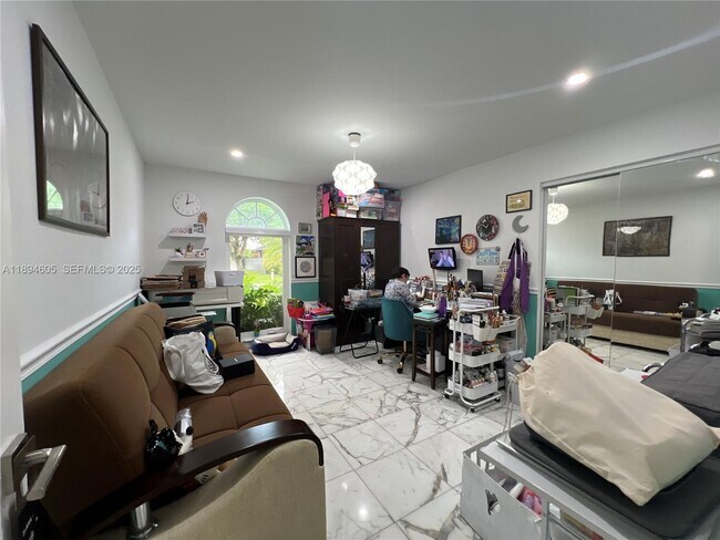 Building Photo - 4934 NW 94th Doral Pl