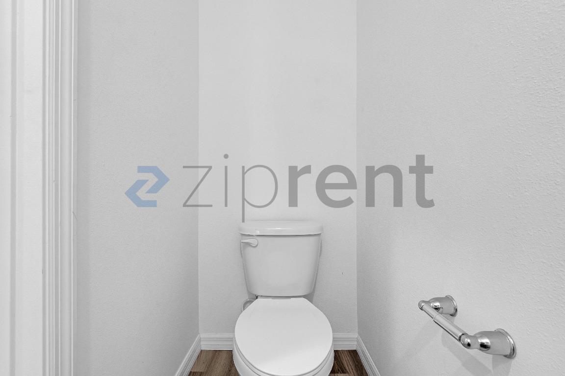 Building Photo - Unit