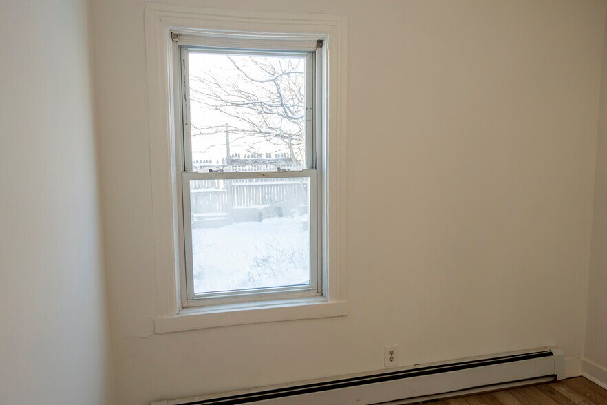 Building Photo - 30 Royal St