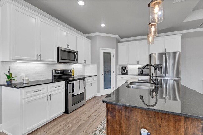 Building Photo - 8508 Glade Dr