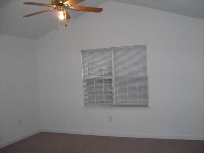 Building Photo - 183 Clusters Cir